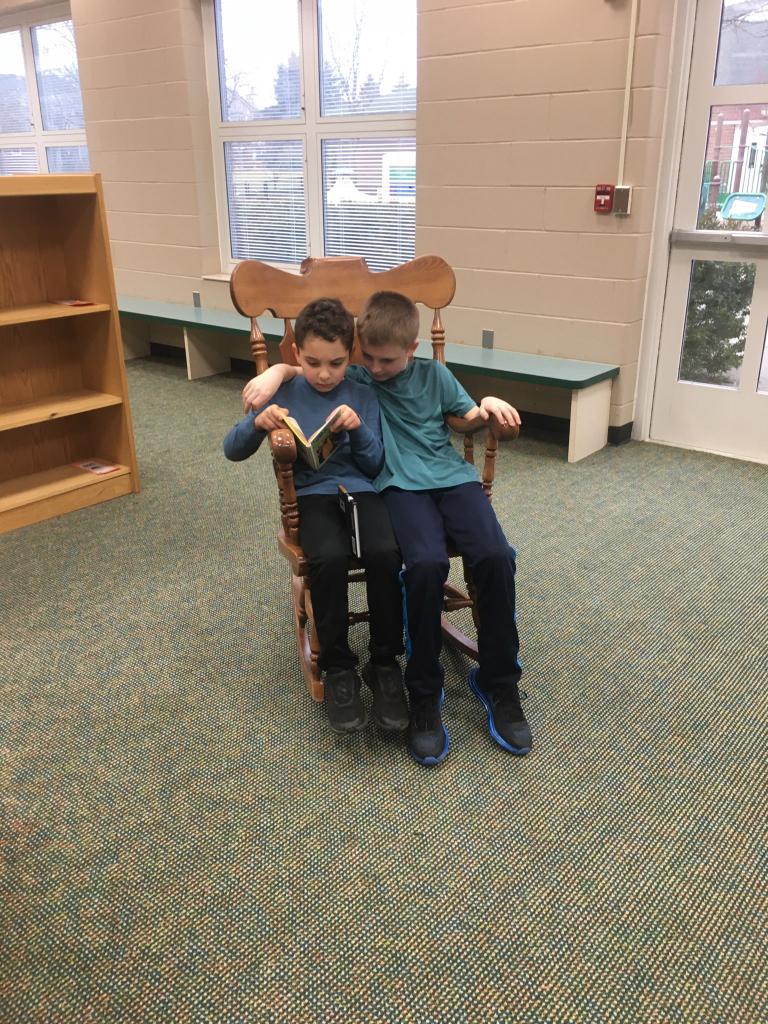 MrsKiebler's tweet photo. Time in the library with a buddy.  How awesome! We love reading together! https://t.co/CuqPtsBkyN