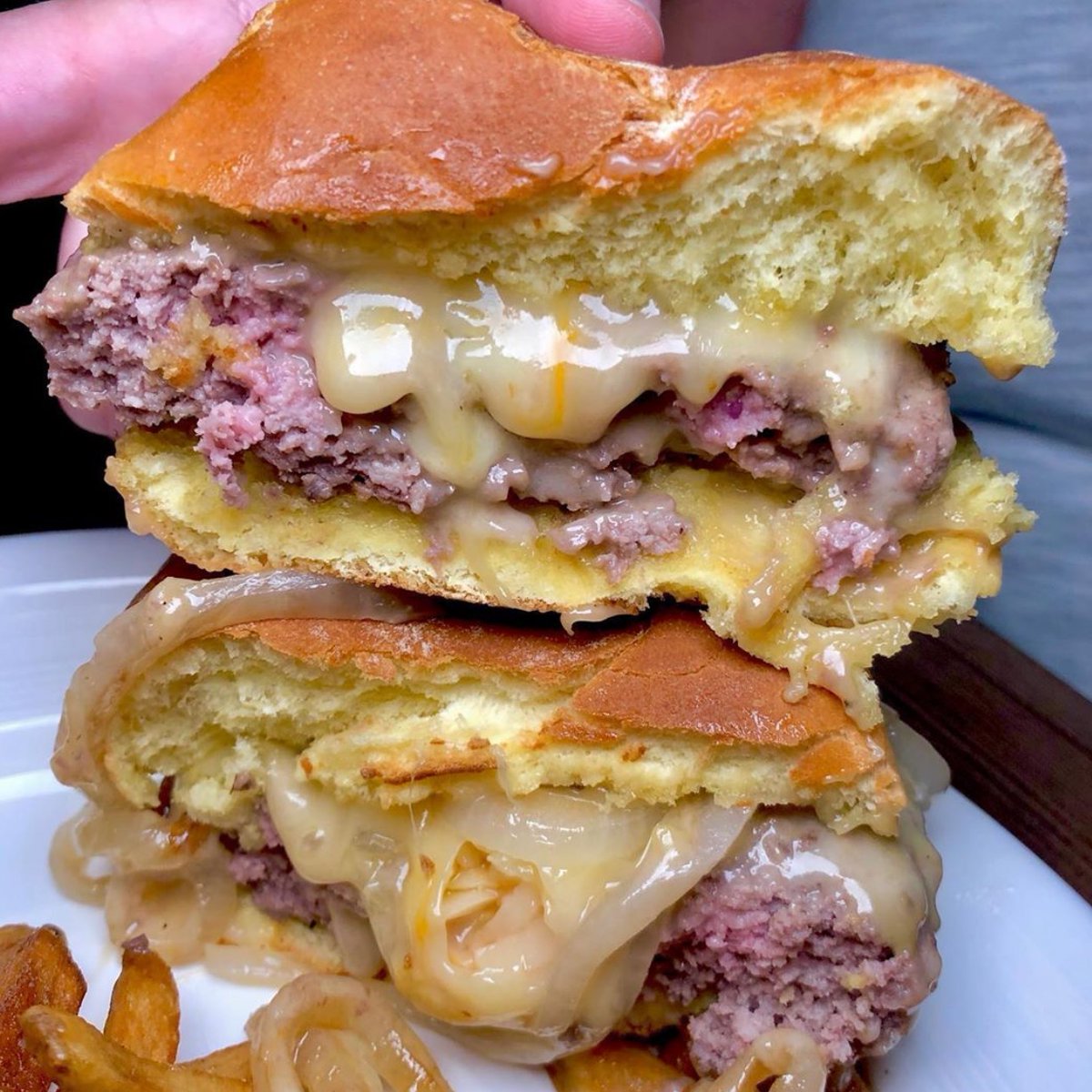 Join us today for $3 Select Pints + $3 off all of our Burgers. For a full listing of our menu:
hucksamericancraft.com
photo: @baltimorefoodscene

#HucksAmericanCraft #AmericanCuisine #HappyHour #Foodies #BaltimoreFoodies #BrewersHill #MyBmore #TheBmoreCreatives