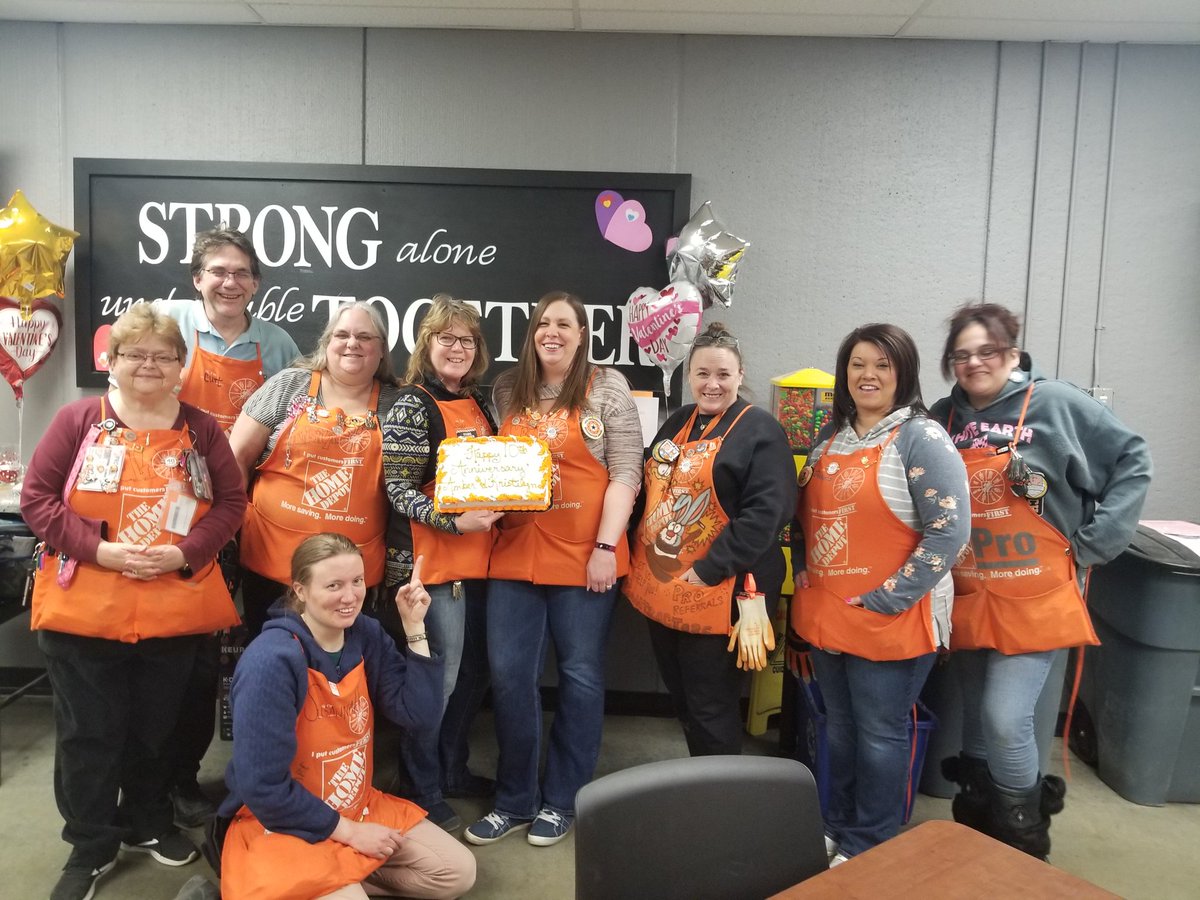 HeatherZeller8's tweet photo. Congrats to Amber and Kristalyn for your 10yrs with Home Depot!!! https://t.co/tFM552hkNs