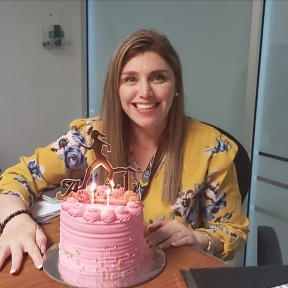 AstridSabor's tweet photo. Seguimos celebrando los 41!!!
Hoy mis compañeros del trabajo me celebraron con este hermoso "RunPinkCake" 🥳 Me encantó!! 
#41years #celebration #BDay #YoElegiCorrer https://t.co/Gozqsnn1mV