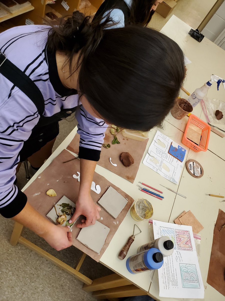 CharihoCeramics's tweet photo. Semester 2 Ceramics is underway! Creative things are afoot! Kudos to Alexa K for bringing in dried flowers and experimenting with unique textures! #chsart #creativitytest @CharihoRegional @CharihoHUM https://t.co/n03oGsYuWL