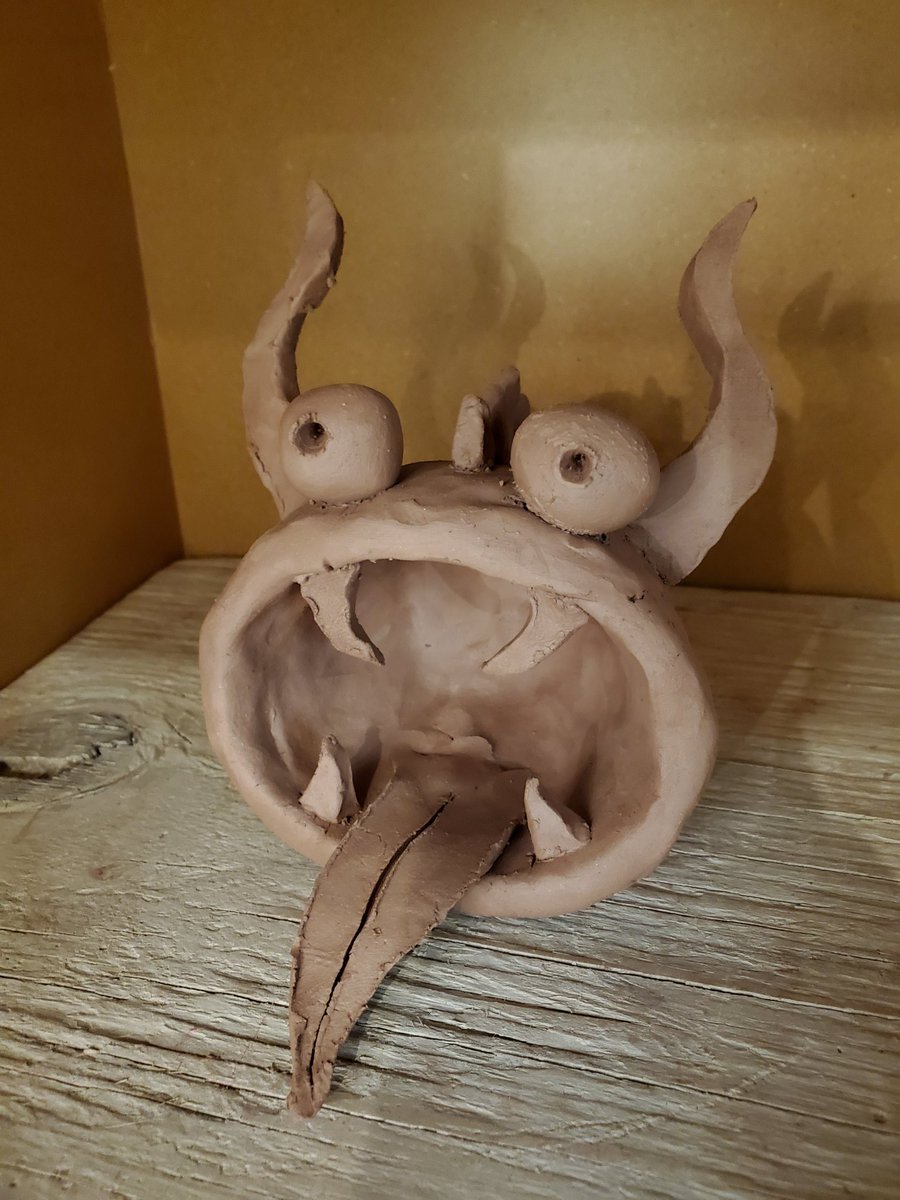 CharihoCeramics's tweet photo. Semester 2 Ceramics is underway! Creative things are afoot! Kudos to Alexa K for bringing in dried flowers and experimenting with unique textures! #chsart #creativitytest @CharihoRegional @CharihoHUM https://t.co/n03oGsYuWL