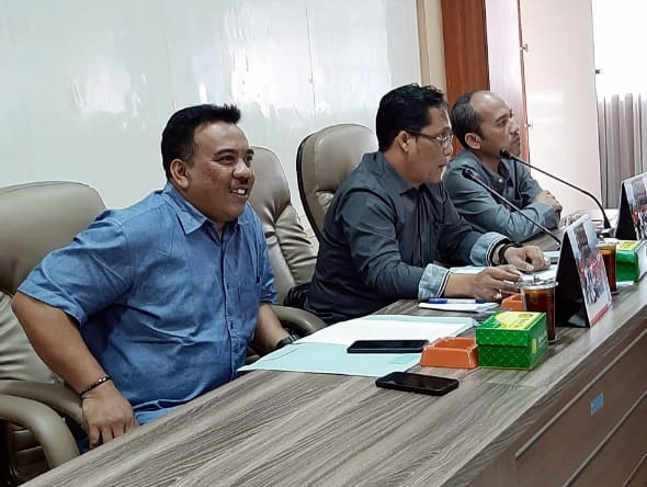 DPRDKabSemarang's tweet photo. Jumat (31/1/2020), di Ruang Banggar, DPRD Kabupaten Semarang menerima kunjungan pimpinan dan anggota Komisi D DPRD Kabupaten Batang.

#dprdkabsemarang
#bumiserasi https://t.co/5d0Dlnte5f