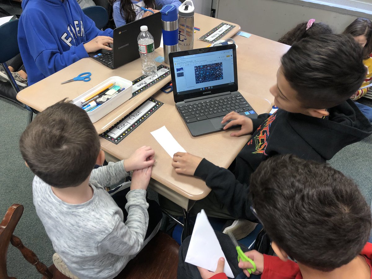 5Rlivelovelearn's tweet photo. 5R students became teachers today! They taught their kindergarten writing buddies how to create a google slide presentation called, “How To Make A Snowflake.” They were wonderful teachers and role models today. #5Rrockstars #rooseveltpride https://t.co/d29f7AxRQo