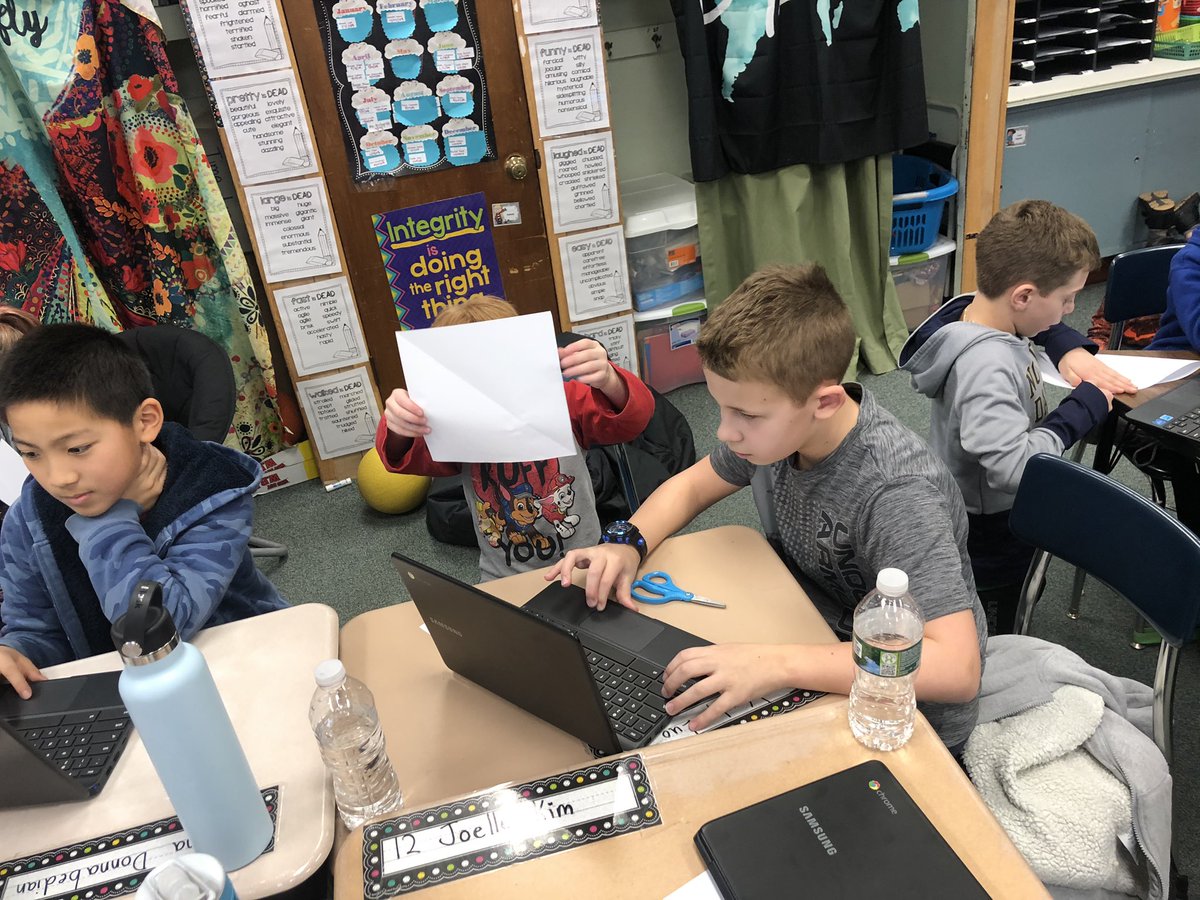 5Rlivelovelearn's tweet photo. 5R students became teachers today! They taught their kindergarten writing buddies how to create a google slide presentation called, “How To Make A Snowflake.” They were wonderful teachers and role models today. #5Rrockstars #rooseveltpride https://t.co/d29f7AxRQo