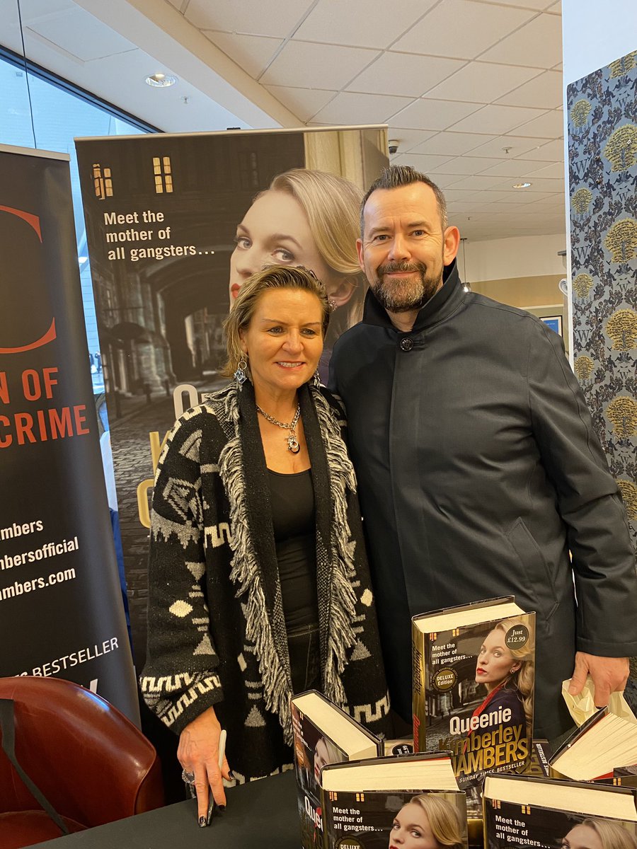 Lovely to meet the amazing <a href="/kimbochambers/">Kimberley Chambers</a> at <a href="/WaterstonesMK/">Waterstones Milton Keynes</a> thanks for taking the time to chat. Congrats on the new book #queenie