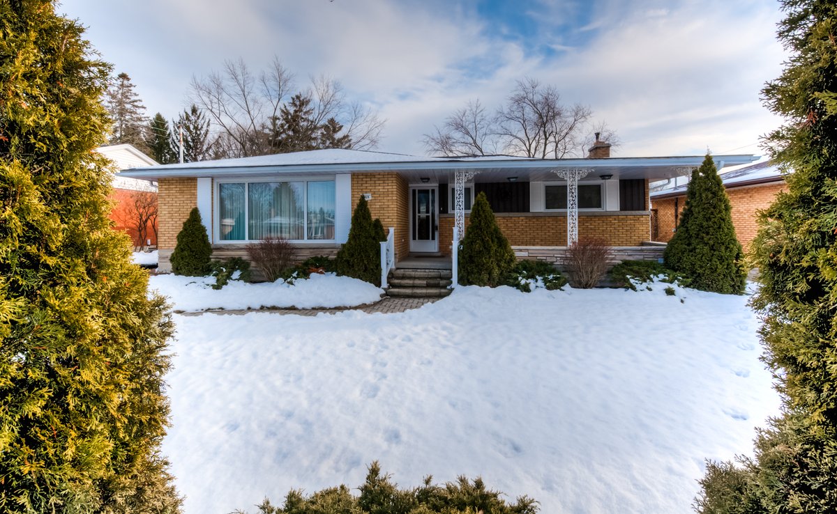 DougCoulterTeam's tweet photo. OPEN HOUSES this Saturday &amp; Sunday, February 8th &amp; 9th from 2-4pm!  149 Kenneth Ave., Kitchener MLS 30788699  Call us today to book your private viewing 519-772-4378!💲🏠💲🏡 https://t.co/LvfHESucn9