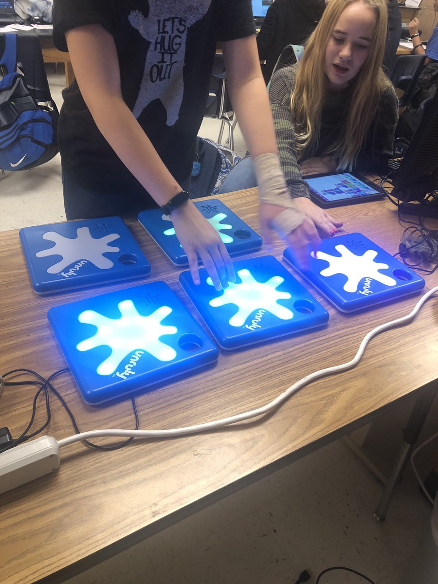 barberstudent1's tweet photo. Our Techfit team is hard at work today! @wattstech1 @stemsally @gotechfit @allaHarriger #techfit2019
#bmsleuelingup https://t.co/jdAWG8SKWD