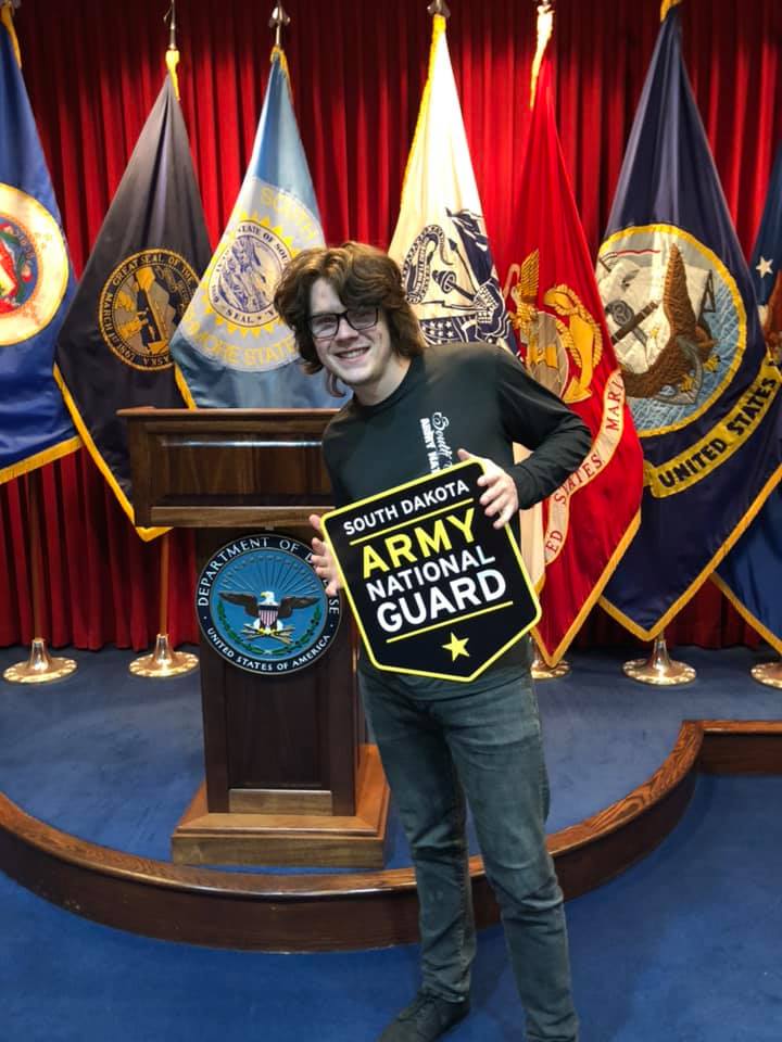 SD_Guard's tweet photo. Congrats to Ashton Todd on joining the @SD_Guard, who enlisted as an aircraft repairer in the 935th Support Battalion in Rapid City. Congrats on becoming a #Soldier and welcome to the team! #SDNationalGuard #GoGuard #packyourtrunks https://t.co/7u58mg7Pj1