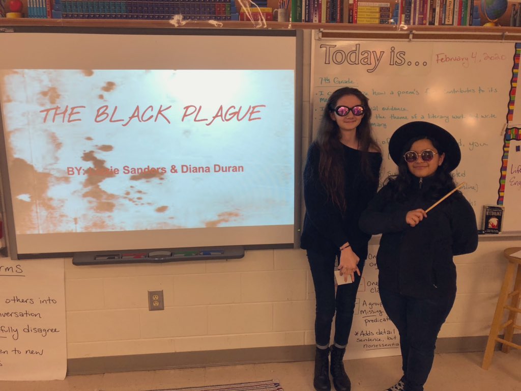 abblee_'s tweet photo. What’s an Elizabethan era research project without frilly collars, weapons, and the Black Plague?? #keepchopping #9thLit https://t.co/56WiehCbY3