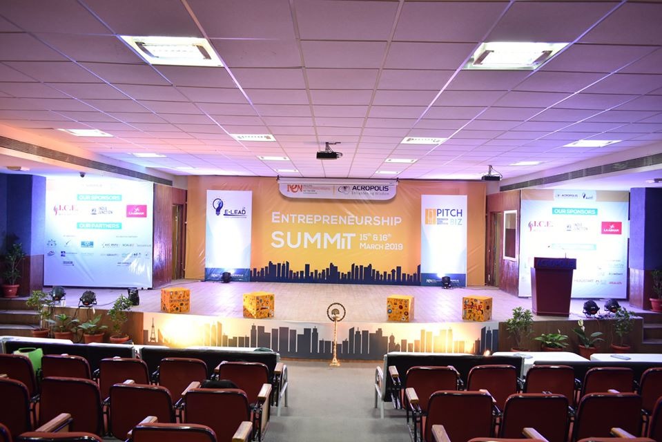 muskan_arora17's tweet photo. Throwback to #ELead2019 🤩

It just feels like yesterday, how we stayed up for hours after college to make this happen 🙈

#entrepreneurship
#srijanecell
#entrepreneurshipcell
#esummit
#Elead2020
#mouldingFuture
#sculptingVision
#ESummitAcropolis
@ecell_acropolis @AcropolisIndia https://t.co/c1PDlqLPb0