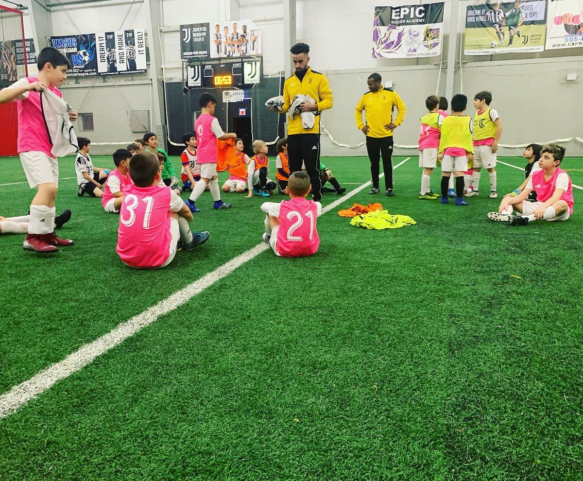 JAcademyToronto's tweet photo. The 2010/2011 @JAcademyToronto boys are focused and ready to go at training tonight!!
Keep it up boys #juventusacademytoronto https://t.co/FsXsJmNmVT