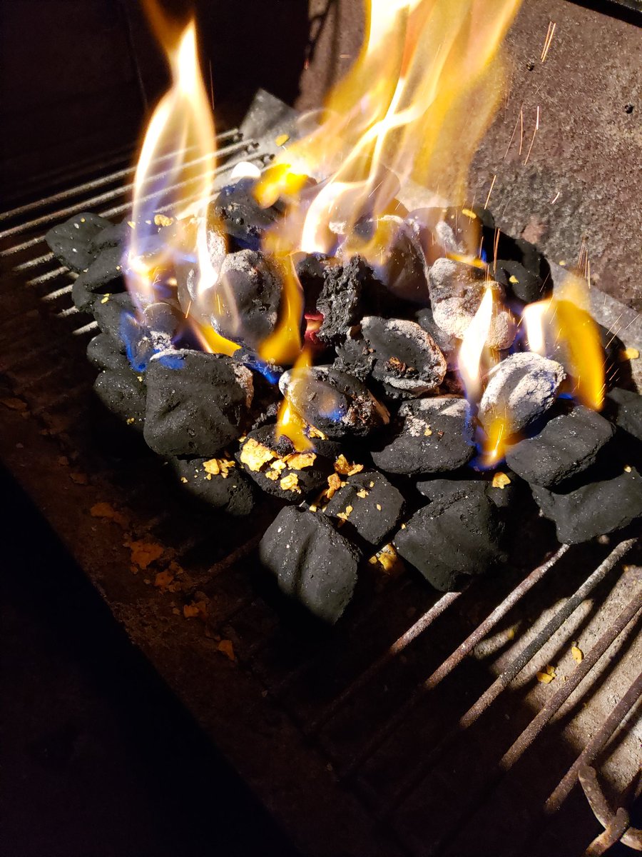 e_wade82's tweet image. @Doritos ...thanks for helping me start my grill tonight! @Charbroil @Kingsford #itreallyworked😐