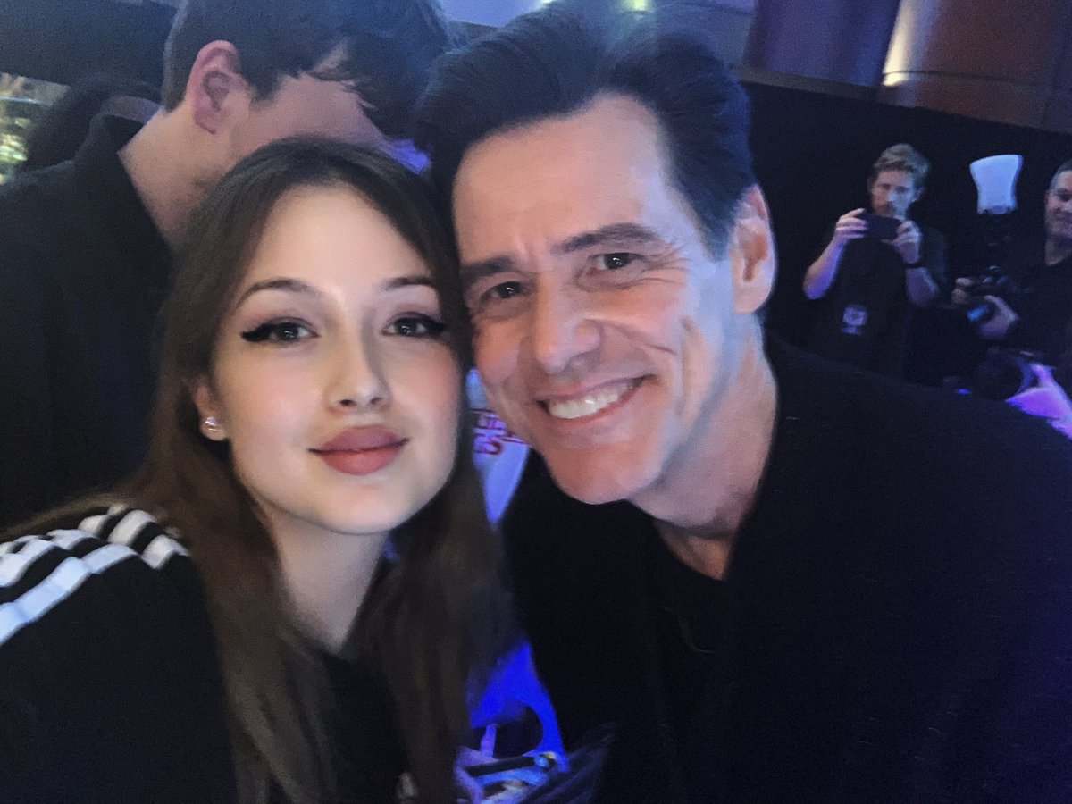 byCosmina's tweet photo. @JimCarrey @Showtime ah I’m so glad I met you, you truly are my favorite actor! https://t.co/5bKVdAL5Kz