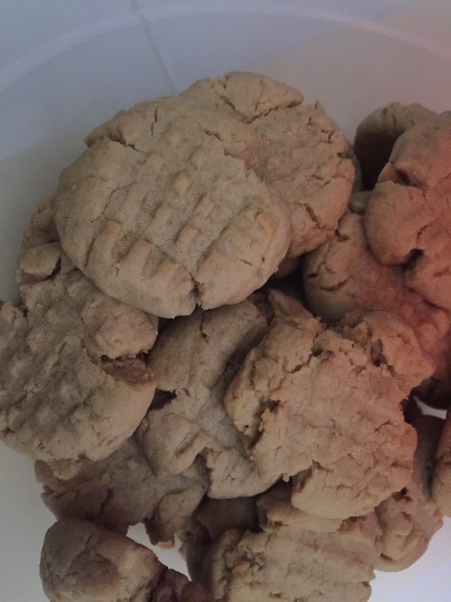 Just got done baking some soft peanut butter cookies. They look delicious don&rsquo;t they? https://t.co/n<a href="/tag/anitablue"class="tags"><span>#anitablue</span></a>