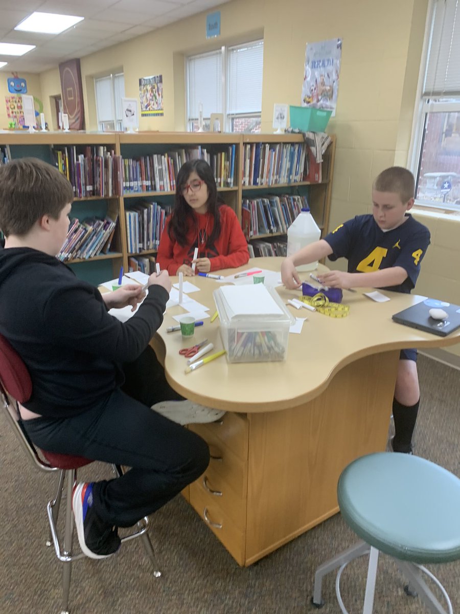 LeRoySTEM's tweet photo. #6thgradeexploratory is working hard on their #bridgeproject for the competition @PeoriaMuseum on 2/16 https://t.co/MWZe0ic6A8