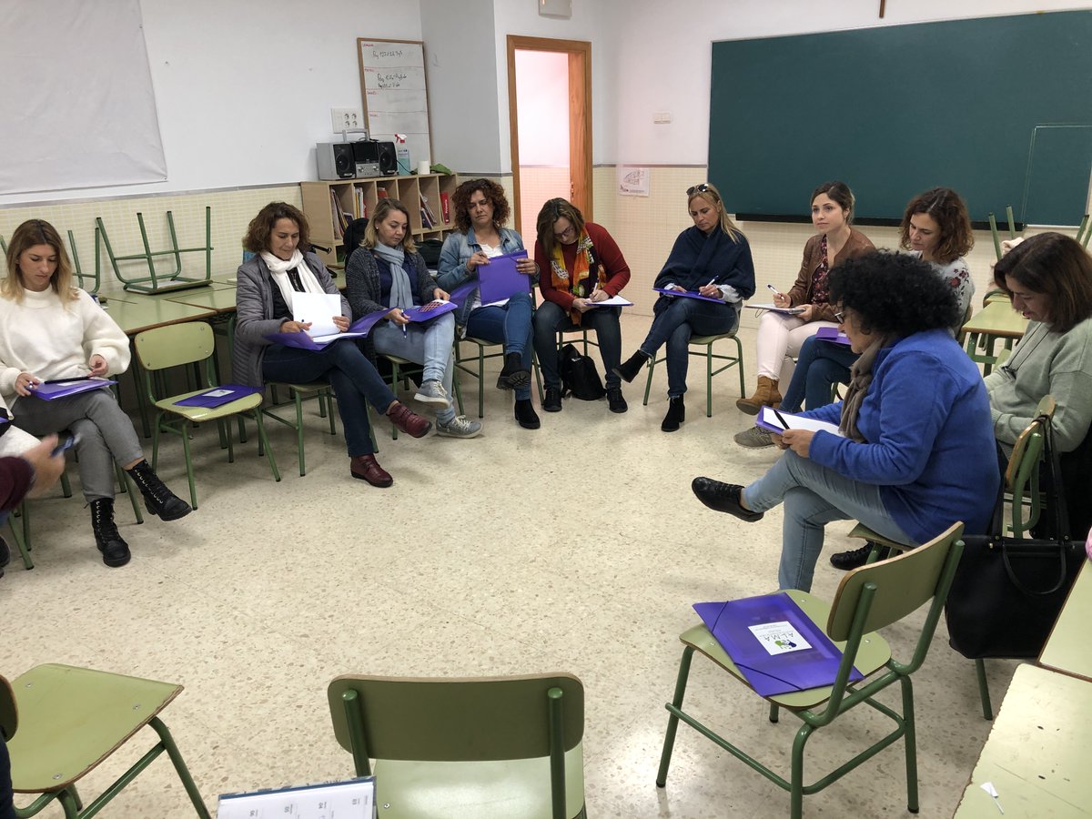 JuanAguilarT's tweet photo. Taller de Lengua de Signos con Asociación @ALMA_LSE #Profes y #Monitores E.Especial @cardenal_ori @fvictoria_e Y #Profes @CraGuadalhorce @VdCarmen_FV @CristoRey_FV #ESanto Avanzando en atención a la diversidad y en educación inclusiva. #TransformarMiradas Mirar para transformar! https://t.co/XhLMmvTHXD