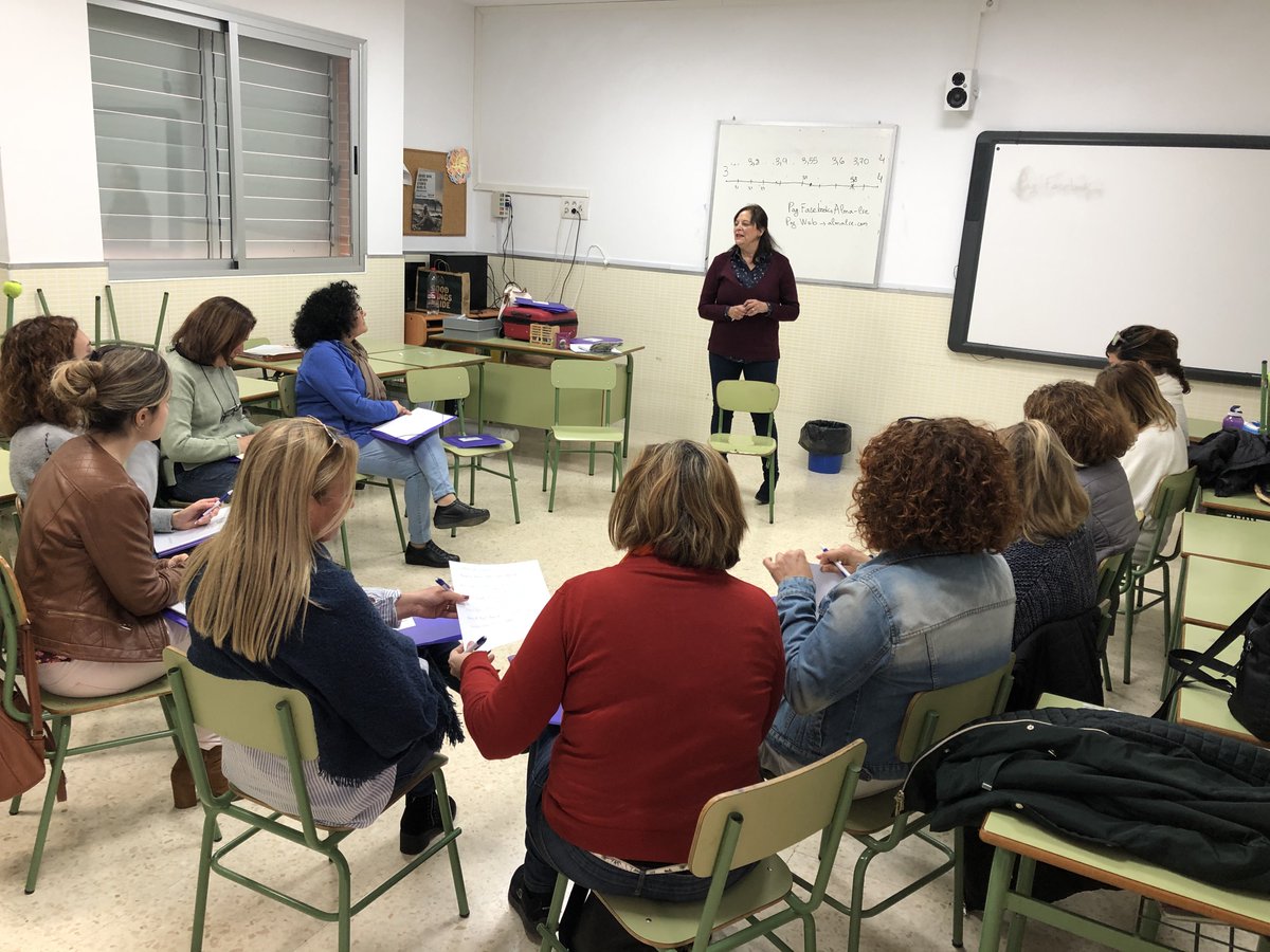 JuanAguilarT's tweet photo. Taller de Lengua de Signos con Asociación @ALMA_LSE #Profes y #Monitores E.Especial @cardenal_ori @fvictoria_e Y #Profes @CraGuadalhorce @VdCarmen_FV @CristoRey_FV #ESanto Avanzando en atención a la diversidad y en educación inclusiva. #TransformarMiradas Mirar para transformar! https://t.co/XhLMmvTHXD