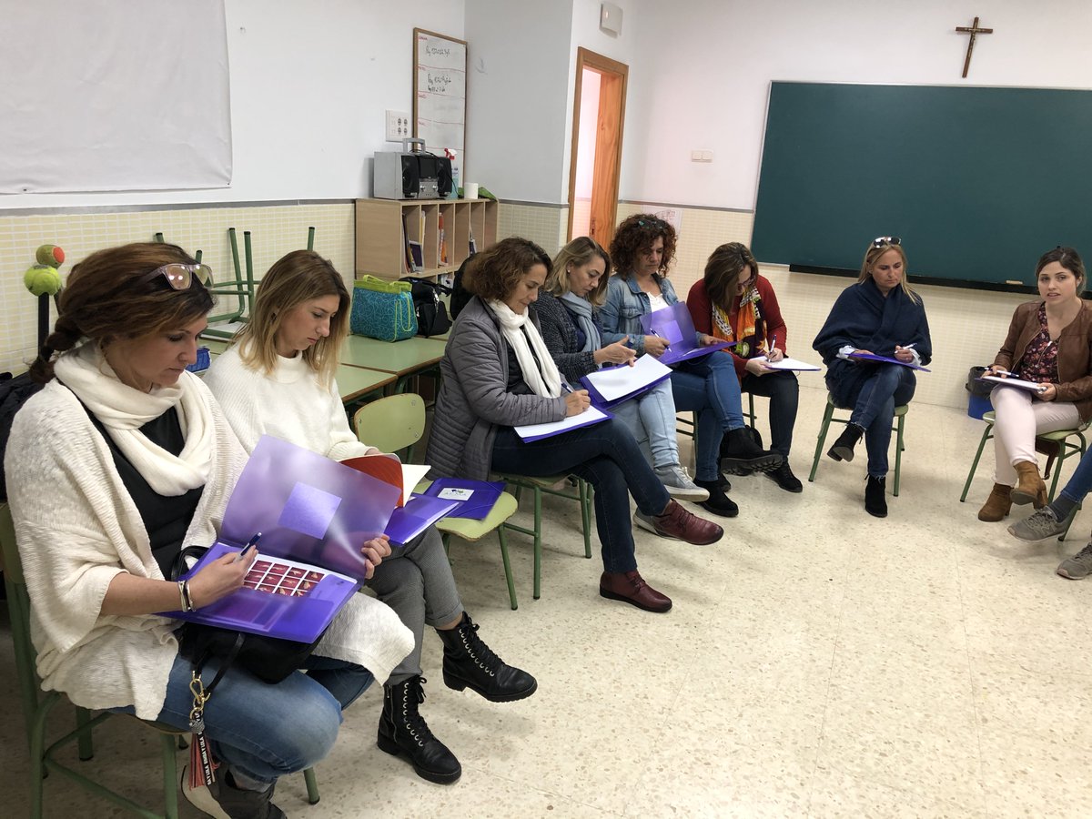 JuanAguilarT's tweet photo. Taller de Lengua de Signos con Asociación @ALMA_LSE #Profes y #Monitores E.Especial @cardenal_ori @fvictoria_e Y #Profes @CraGuadalhorce @VdCarmen_FV @CristoRey_FV #ESanto Avanzando en atención a la diversidad y en educación inclusiva. #TransformarMiradas Mirar para transformar! https://t.co/XhLMmvTHXD