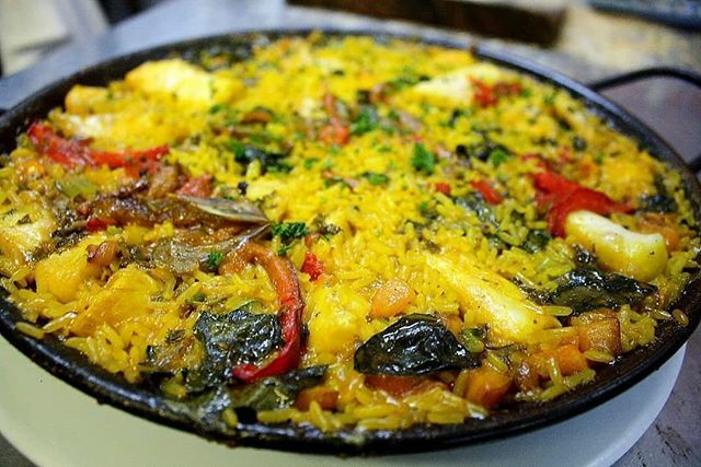 Cuando has probado una de las famosas paellas del @urrutia_rest , descubres en cada bocado los tradicionales sabores de España.

Desde 1962 "Lo Nuestro es la Comida"