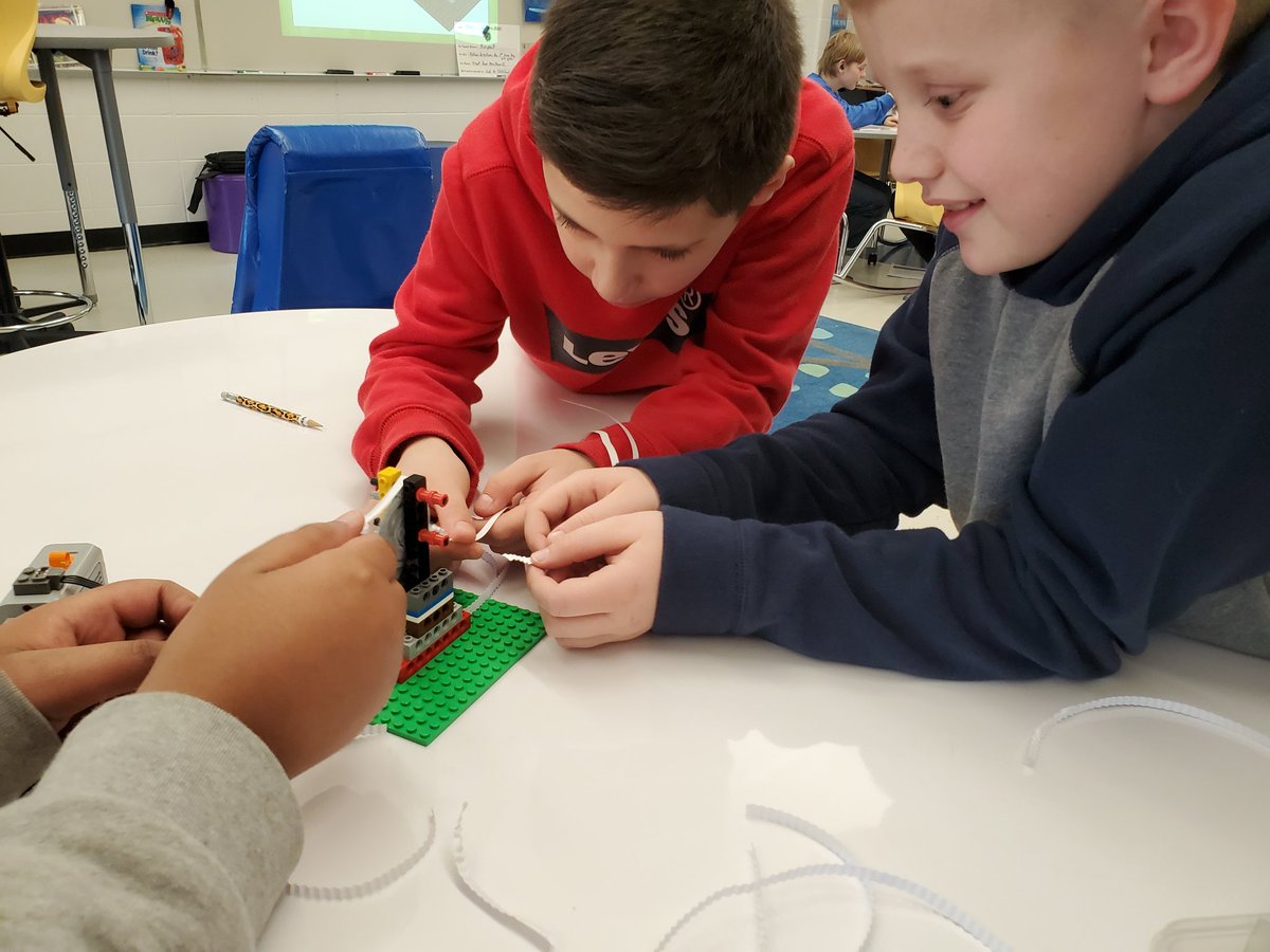 mrs_knor's tweet photo. #bricks4kids guided us to make a paper crinkler from legos and a motor! #lane126 #weare126 https://t.co/deBsIKkc4n
