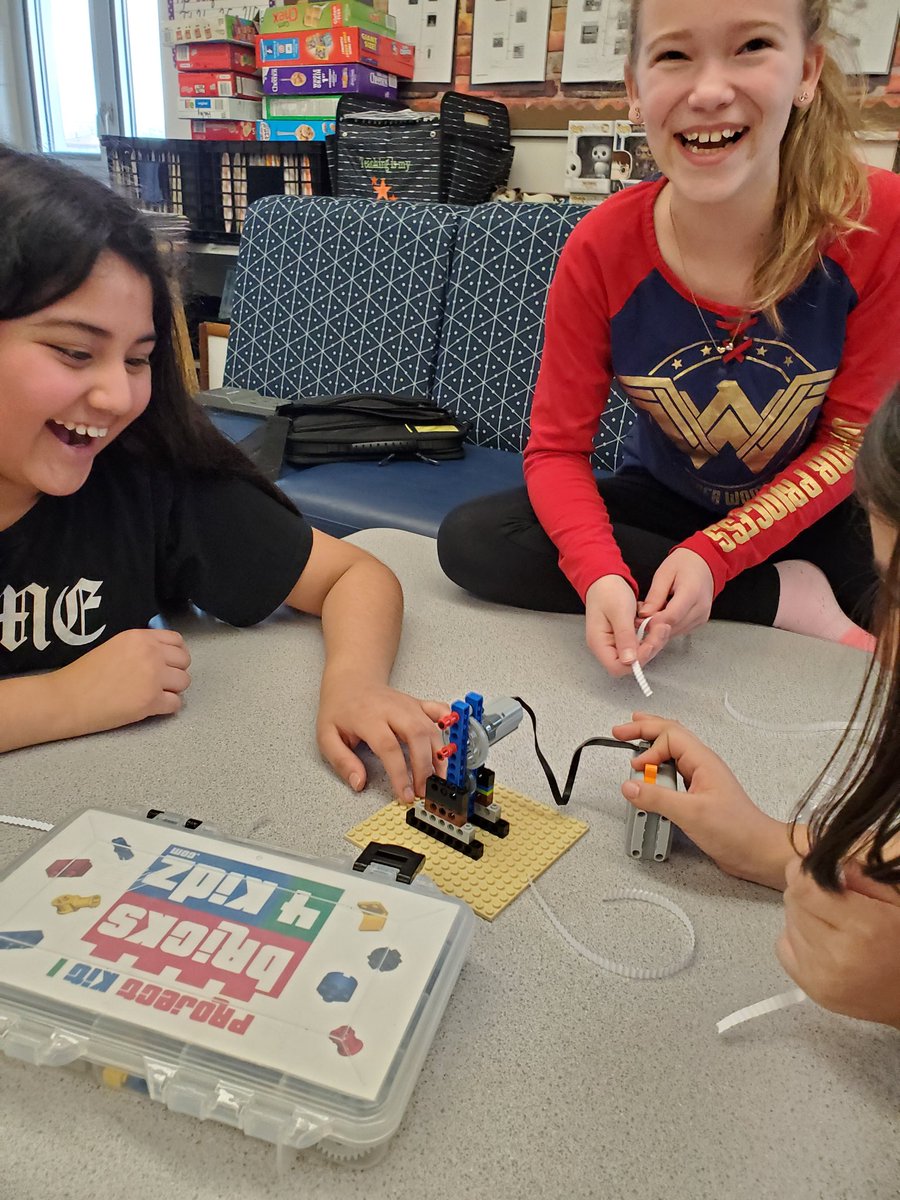 mrs_knor's tweet photo. #bricks4kids guided us to make a paper crinkler from legos and a motor! #lane126 #weare126 https://t.co/deBsIKkc4n