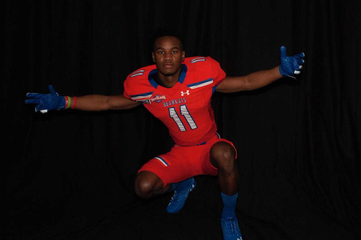 c_crawfordiii's tweet photo. Blessed to say that I will be continuing my Academic and Athletic career at Sam Houston State University @znpatterson @CoachRogers57 @BearkatsFB #EatEmUpKats https://t.co/QTbLffgpqz