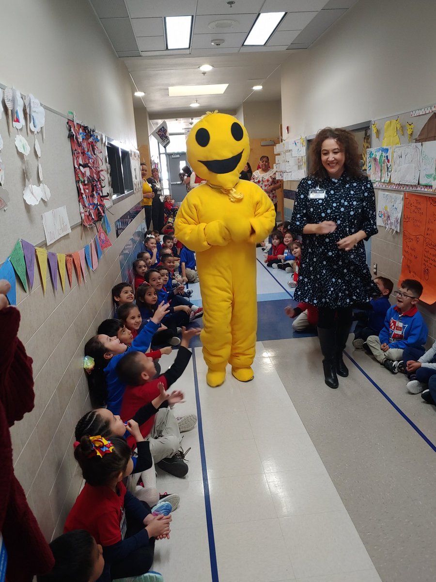 PreKPrincipal's tweet photo. Bubble gum, bubble gum, chewy, chewy, chewy bubble gum! #bubblegumparty #pbis #incentives #onlyatypk #lovinglearningstartshere https://t.co/svX8hEkK3K