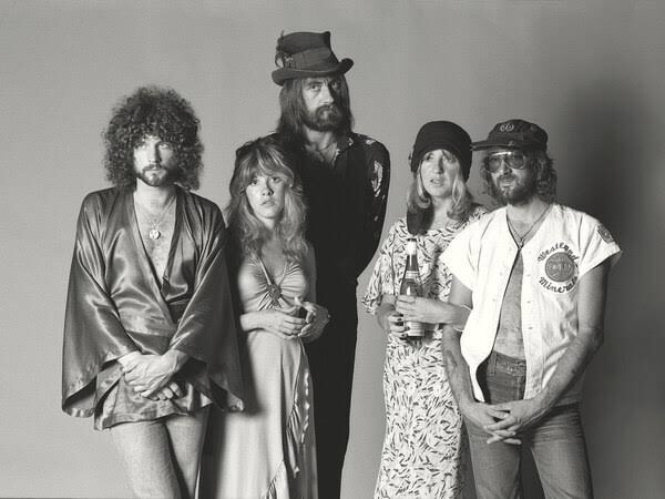 paltejeda's tweet photo. ¡Feliz cumpleaños, Rumours! 
43 años de tener un discazo, ¡Gracias siempre, Fleetwood Mac! ❤️ https://t.co/XHhZp3ONJu