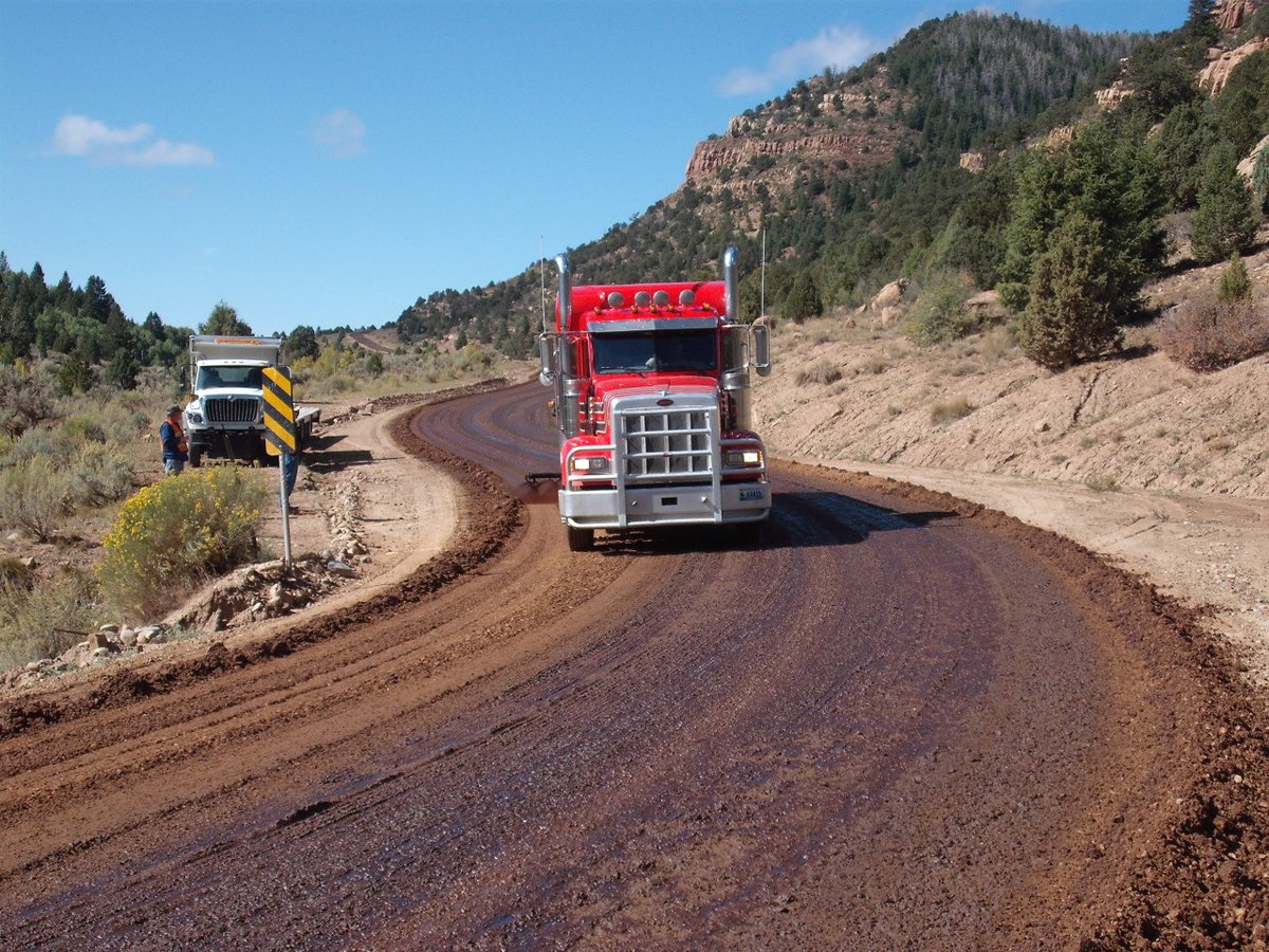 desertmtncorp's tweet photo. Desert Mountain recommends environmentally friendly Road Loc for mine haul roads. Made with lignin sulfonate – a naturally occurring organic polymer - it binds the fine part... #mining #miningdustcontrol #haulroaddustcontrol #soilerosion #roadstabilization https://t.co/V4Xd81pOjS https://t.co/7GNYgCgLa2