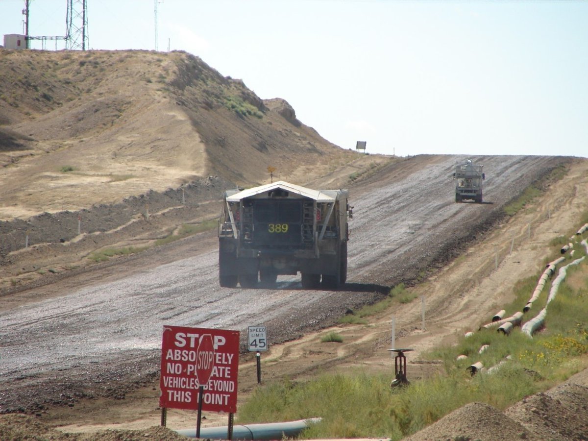 desertmtncorp's tweet photo. Desert Mountain recommends environmentally friendly Road Loc for mine haul roads. Made with lignin sulfonate – a naturally occurring organic polymer - it binds the fine part... #mining #miningdustcontrol #haulroaddustcontrol #soilerosion #roadstabilization https://t.co/V4Xd81pOjS https://t.co/7GNYgCgLa2