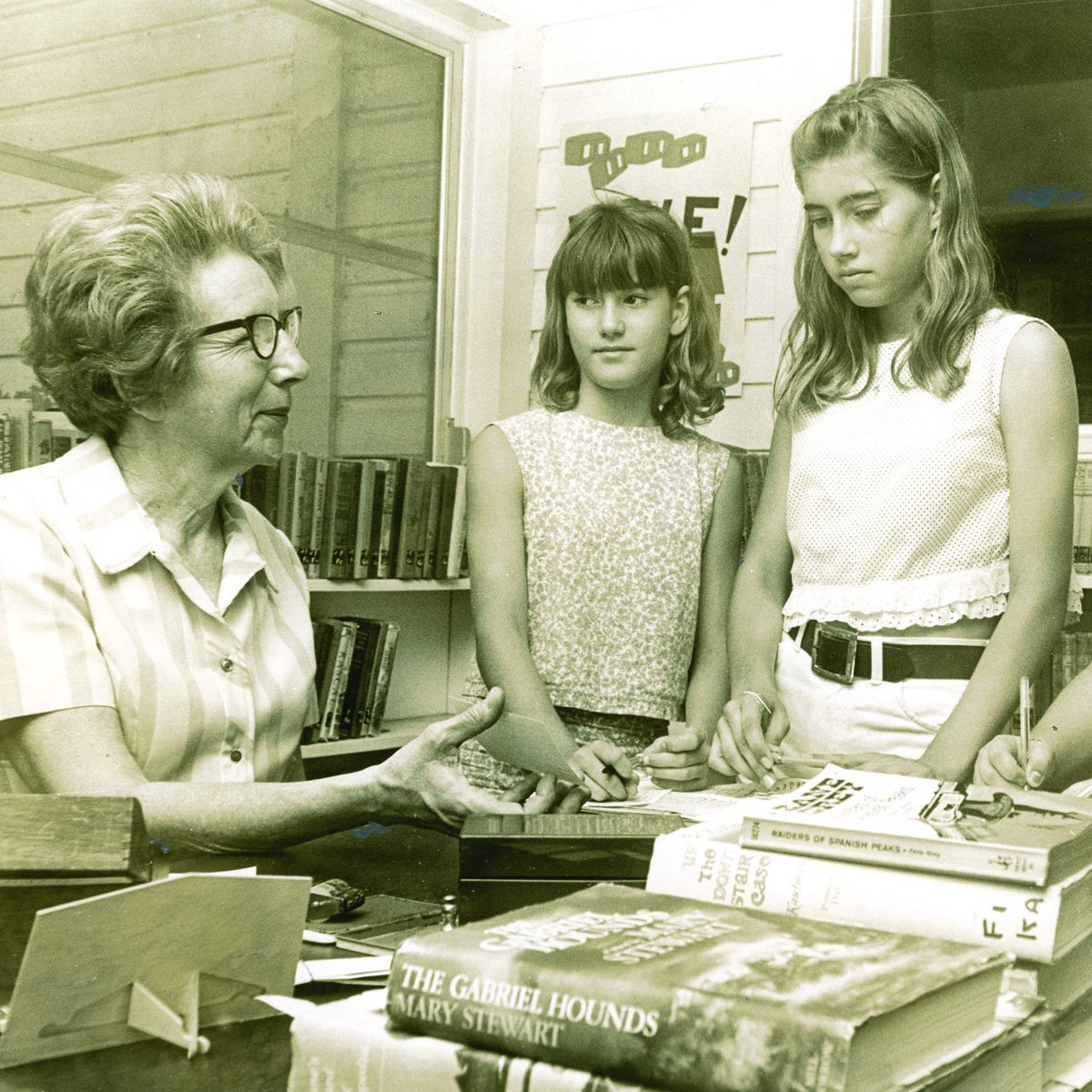 CityofAltamonte's tweet photo. #DidYouKnow the Altamonte Springs City Library turns 60 years old today? In 1990, the Library celebrated its 30th anniversary by offering library cards that were valid until February 4, 2020. #Altamonte100 https://t.co/NM3rKru7TB