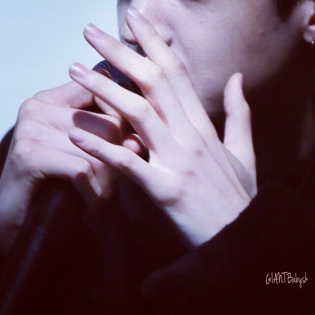 [ 6/366 ] : his hand is my AeStHeTiC