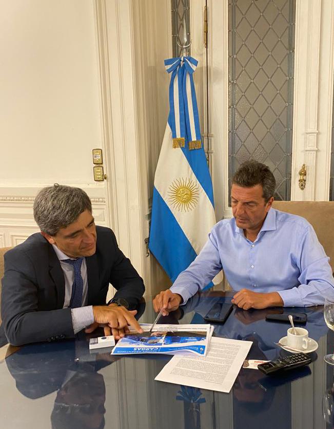 pyedlin's tweet photo. Hoy nos reunimos con @SergioMassa para trabajar en la agenda legislativa de este año. Tenemos muchos desafíos por delante en @DiputadosAr y la responsabilidad de poner lo mejor de nosotros para que a la Argentina le vaya bien. https://t.co/rIP8zqL3Q4