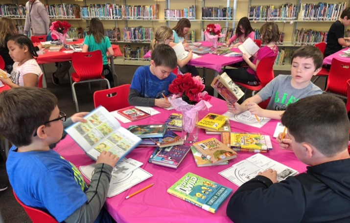 MorganDMiller's tweet photo. 3rd Grade Ss experiencing a "Book Tasting" today in the library!  Such a cool way to expose Ss to books they might not pick up off of the shelf on their own!  @NP_CentralElem Thank you, @slechttr and Mrs. Hadaway! @NorthPolkCSD #dontjudgeabookbyitscover https://t.co/8HINxRzlx0