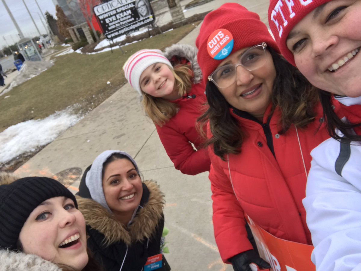 HawkinsLisa's tweet photo. Another successful day. Lots of continued support from families! https://t.co/z5BA7RaZAu