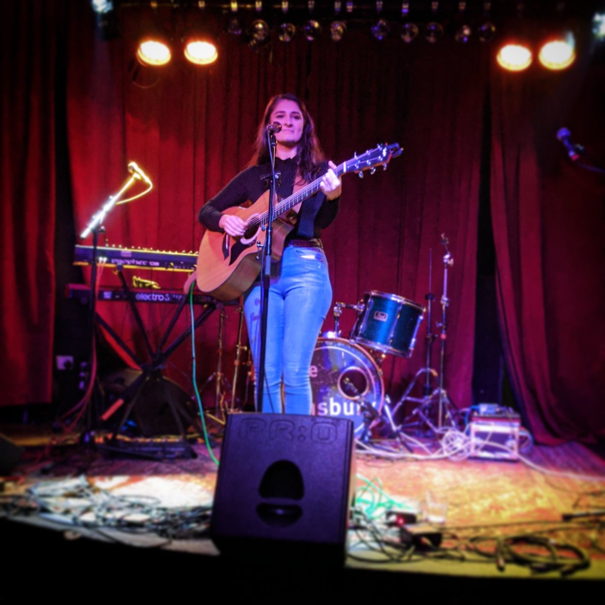 StopLookListenX's tweet photo. All the way from New Zealand @laurencsinger onstage playing @the_finsbury_pub tonight 😁 🎵 https://t.co/67bO2grIvQ