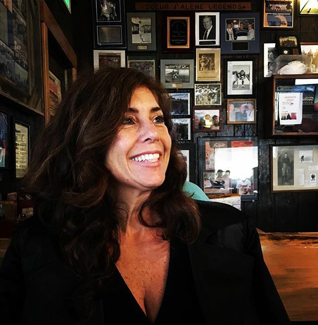 BuckStormAuthor's tweet photo. 31 years today! Michelle, you’re the best. Groovy love marches on. #blessed #stormlowdown https://t.co/VZnyndvKOt https://t.co/xq734ncm4P