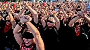 nonunadimeno's tweet photo. Un passo indietro, solo per prendere la rincorsa!
https://t.co/QHCCyc5GIY    
8 febbraio h 16 Sanremo flashmob el violador eres tu! 
#Sanremo2020 #nonunpassoindietro https://t.co/dgv8SFmG2s