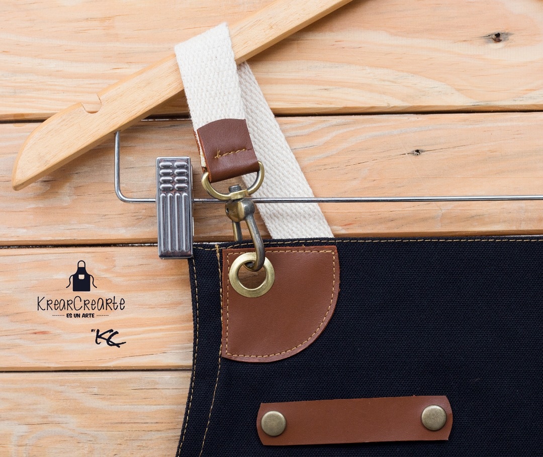 KCrearte's tweet photo. Amamos los detalles 😍 y verlos en cada delantal nos pone súper felices , esto hace que tú delantal sea único, hermoso y elegante ♥️🇻🇪🙌🏻
#apron #apronstyle #mandil #delantal #chef #cocinero #barista #bartender #cook #Venezuela #Colombia #SanCristobal #tachira #ccs #caracas https://t.co/lqFgoLfcll