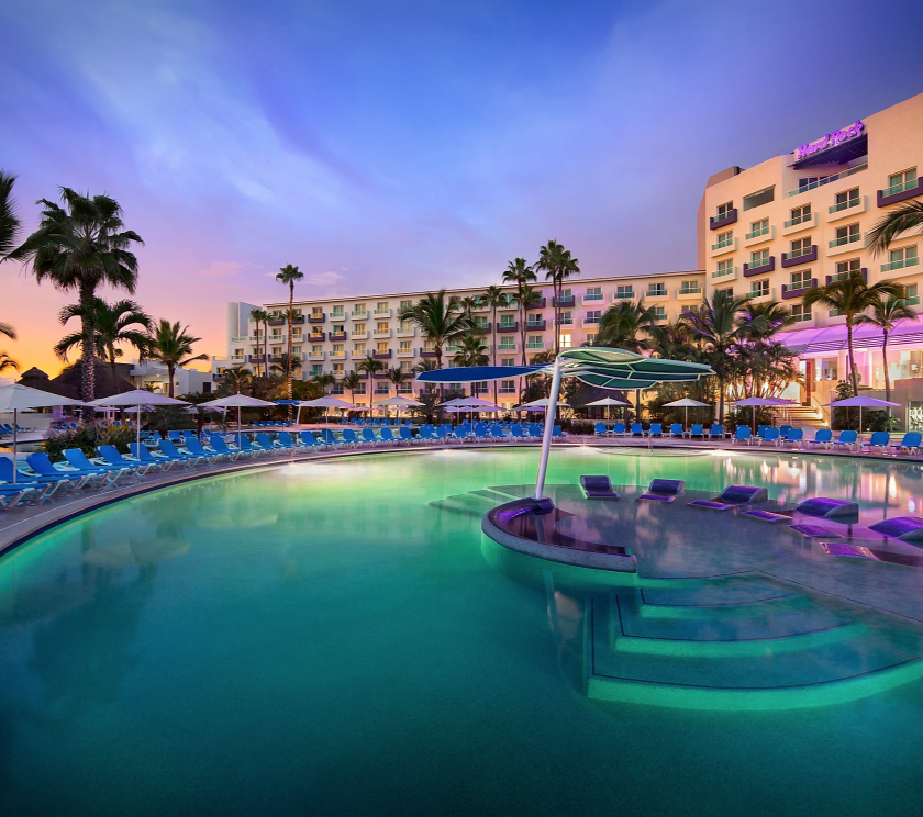 R Family Vacations tweet media