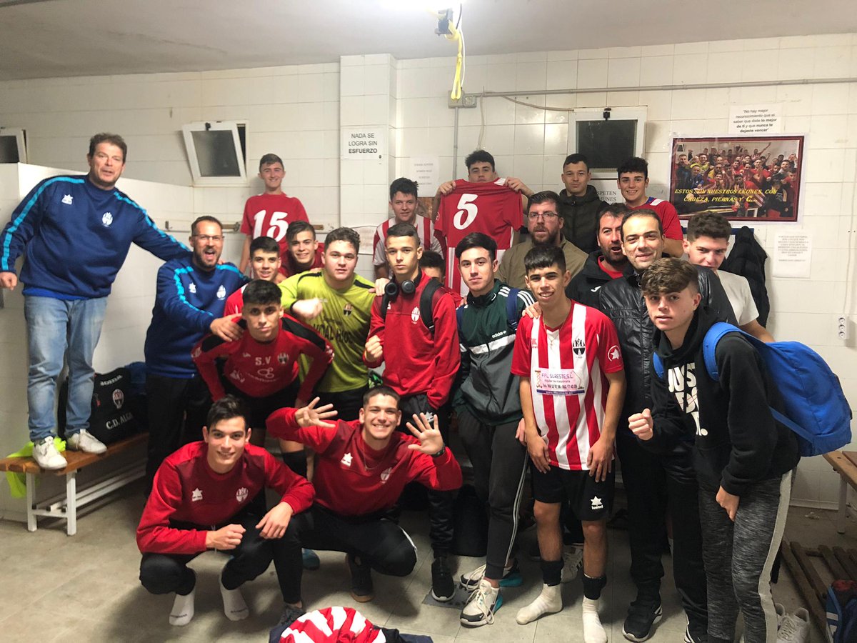CD_Algar's tweet photo. Mañana a las 20:00 horas el juvenil tiene una dura prueba frente al San Cristóbal, rival directo por el ascenso.

Los de Juan Esparza buscan una victoria para seguir la estela de los 2 de arriba y continuar optando a todo.

¡Os esperamos en el Sánchez Luengo! https://t.co/0qEETUAxgq