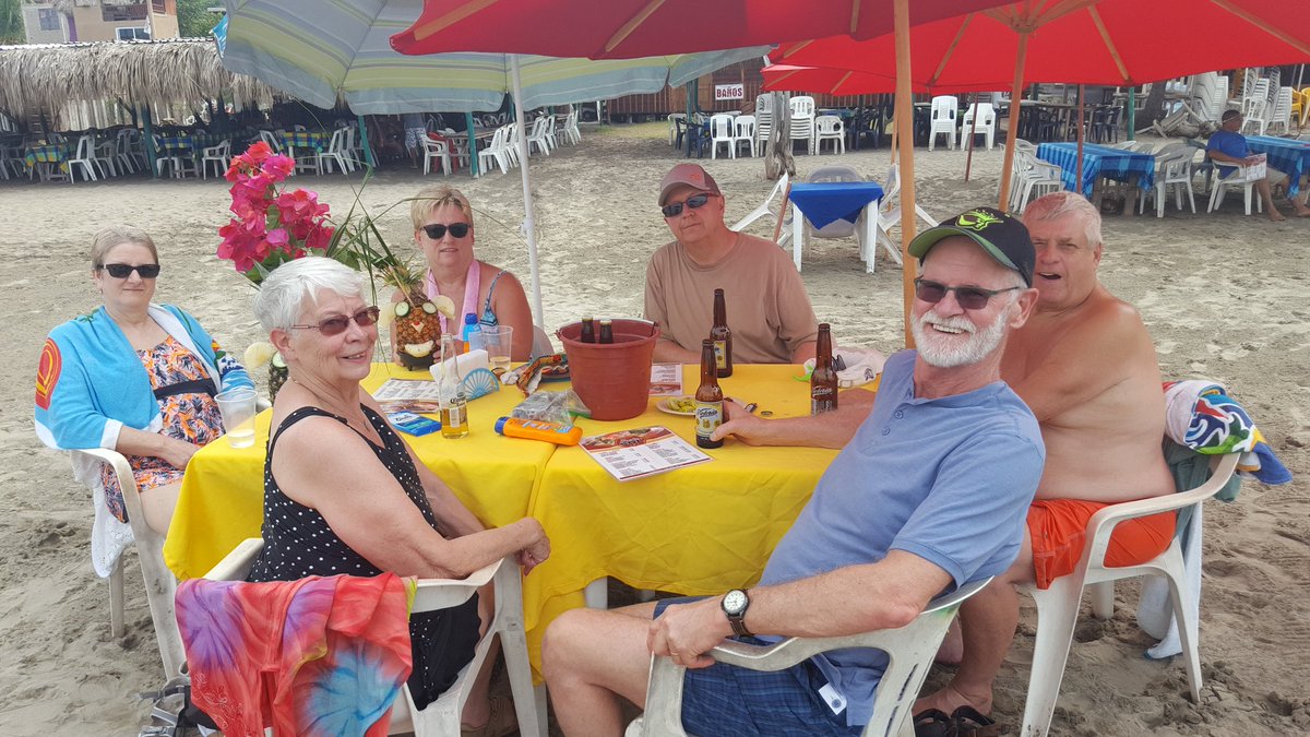 Kirving32's tweet photo. Great friends!! Great times!! Ixtapa!!🍺🥂🥃🤣📲👍 https://t.co/Dxu2eZKXLu