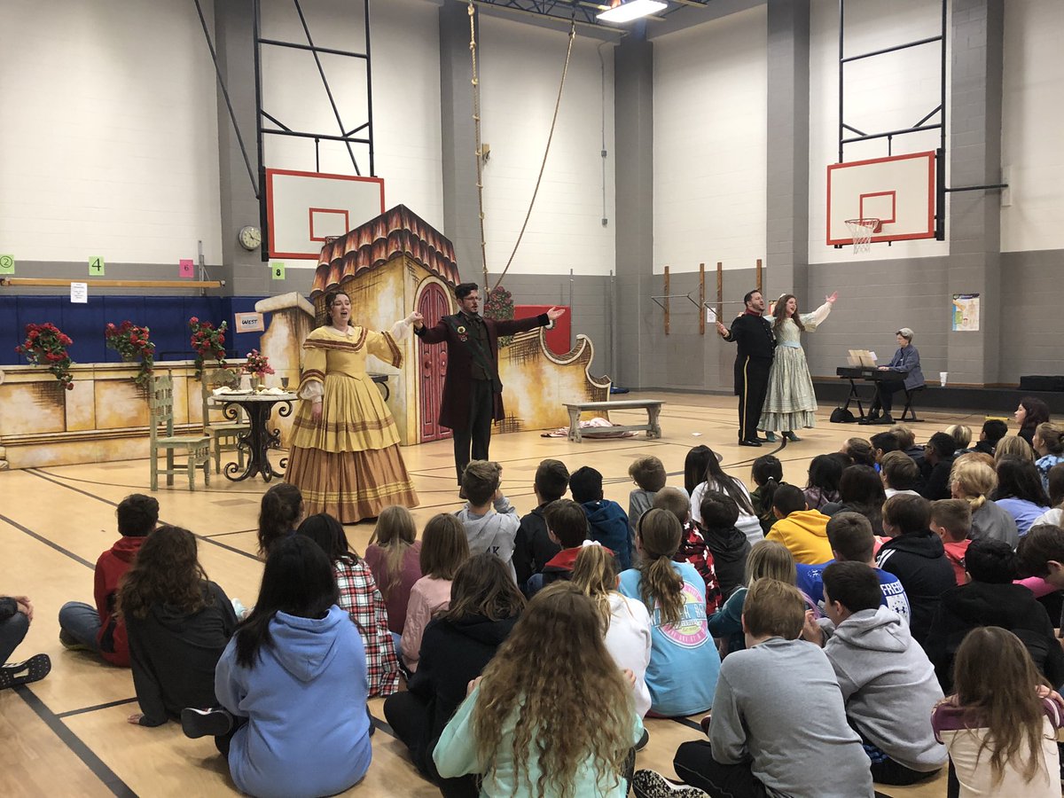 DonaldMusicRoom's tweet photo. Grades 3-5 enjoyed an AMAZING performance of Doctor Miracle by @TheDallasOpera today! Thank you for visiting us! Bravi! #elementarymusic @Donald_ES @LISDElemMusic @FineArtsLISD @LewisvilleISD https://t.co/AlnkFOT877