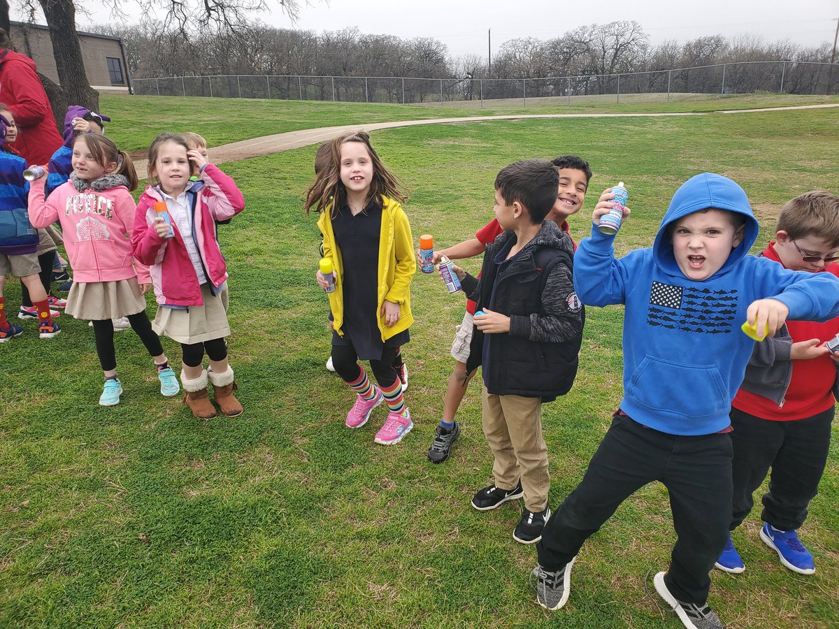 MrsEverett1st's tweet photo. The kids had so much fun getting to silly string the Boosterthon team today! Thank you so much parents for helping the kids earn this ❤️ check Dojo for tonight's new challenge! #STEAMatstribling https://t.co/o1HbA53ObV