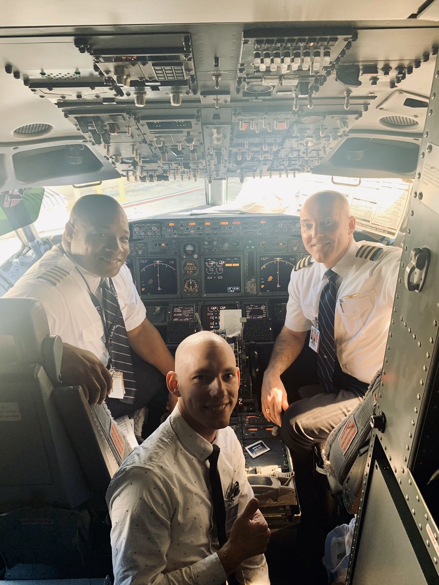 LAXCPO1's tweet photo. Team work makes the dream work! Flying the line with our newest pilot intern Peter. #weareunited #beingunited @BrianJ_LAX @AlbertoDiaz_UAL https://t.co/FLECVC5qa4