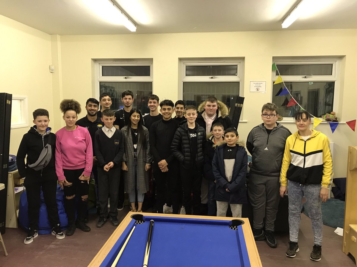 CATCHLeeds's tweet photo. More young volunteers joining our #CATCHonWheels project in the Nowells, helping to setup, assist with activities and pack away at the end. Our CATCH Team supporting them by mentoring &amp; coaching. Local initiatives work better with local people. #YouthCommunityBuilders https://t.co/f5lH6Nxrpw