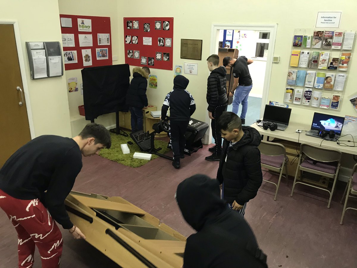 CATCHLeeds's tweet photo. More young volunteers joining our #CATCHonWheels project in the Nowells, helping to setup, assist with activities and pack away at the end. Our CATCH Team supporting them by mentoring &amp; coaching. Local initiatives work better with local people. #YouthCommunityBuilders https://t.co/f5lH6Nxrpw