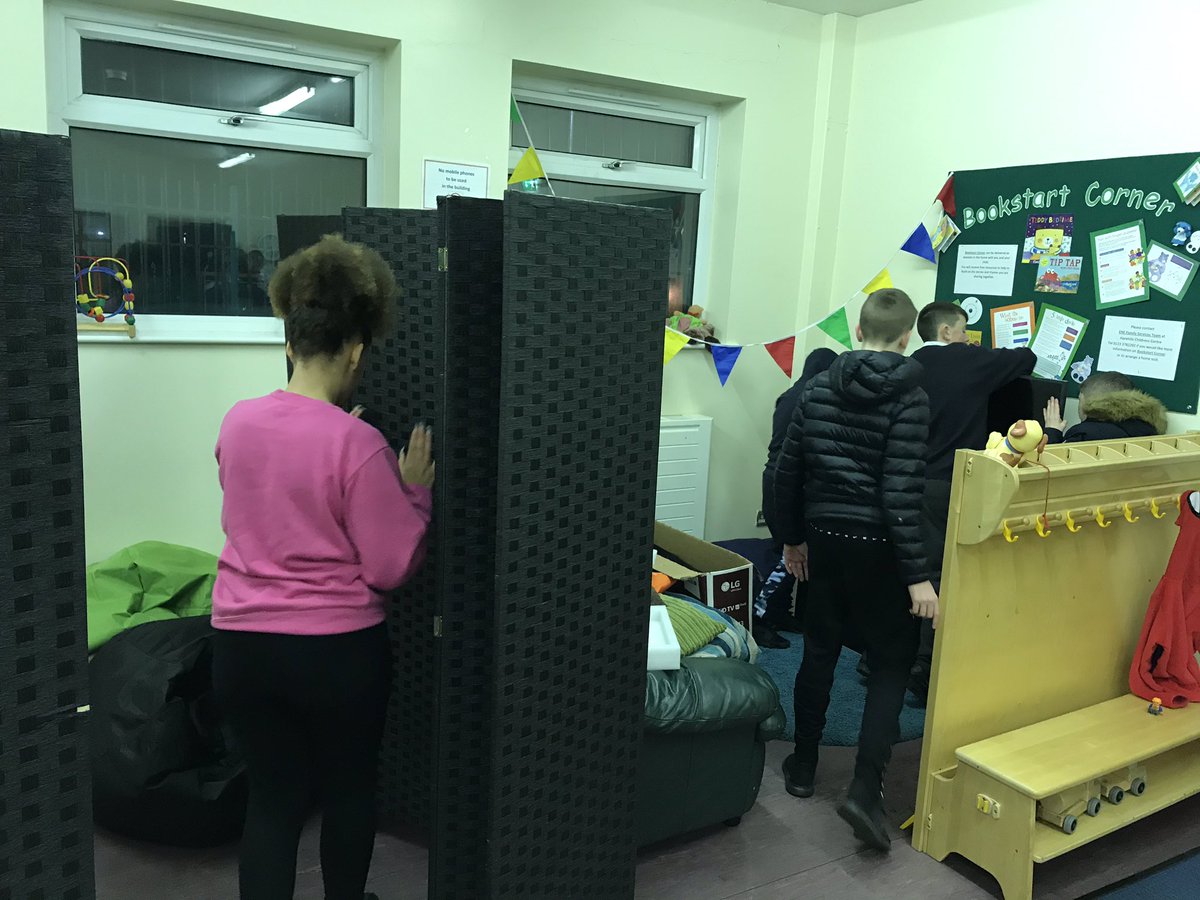 CATCHLeeds's tweet photo. More young volunteers joining our #CATCHonWheels project in the Nowells, helping to setup, assist with activities and pack away at the end. Our CATCH Team supporting them by mentoring &amp; coaching. Local initiatives work better with local people. #YouthCommunityBuilders https://t.co/f5lH6Nxrpw