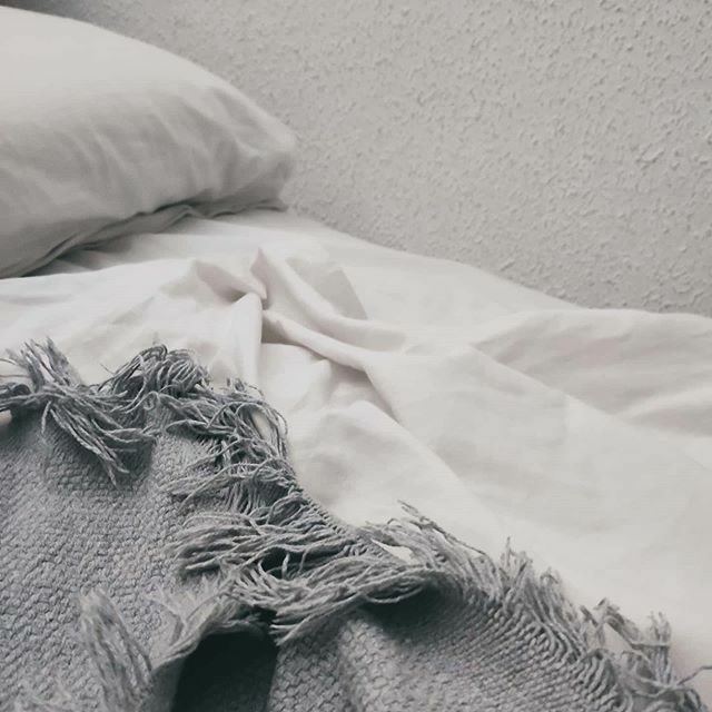 #Febrerosinedulcorantes
4/29
.
S U E Ñ O
.
Desde siempre he tenido problemas para dormir, lo mío es soñar despierta.
.
Mi cabeza empieza a dar vueltas y vueltas, a planear y zas! Se ha pasado toda la noche...
Últimamente me cuesta dormir, hay épocas en l… ift.tt/2tvh0qP